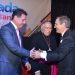 Governador Marconi, ladeado pelo Arcebispo de Goiânia, d. Washington Cruz, cumprimenta o reitor da PUC, Wolmir Amado / Foto: divulgação