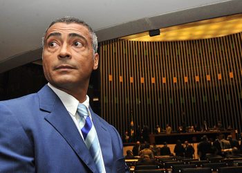 Ex-jogador Romário