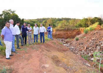 Maguito e Ozair visitam obra (Foto: Divulgação)