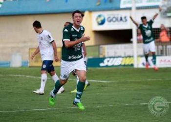 Machucado, Felipe Menezes desfalca o time esmeraldino (Foto: Site Goiás)
