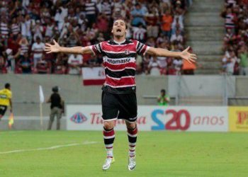 Léo Gamalho quando vestia a camisa do Santa Cruz