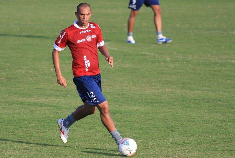 Róbston não enfrenta o Icasa, no domingo