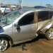 Carro ficou destruído
