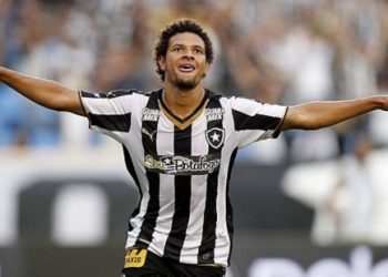 Volante Willian Arão