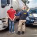 Suspeito preso com carga roubada (Foto: Divulgação PRF)