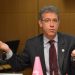 Arthur Chioro lamenta a demissão. Para superar o impasse com o PMDB, a presidente Dilma sinalizou que estaria disposta a dar sete ministérios à sigla. Até agora, ela trabalhava com o número de seis pastas