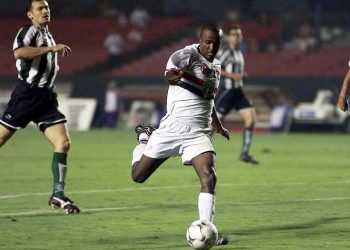 Reinaldo quando jogava no São Paulo
