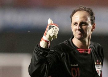 Rogério Ceni falhou e entregou o gol no final do jogo