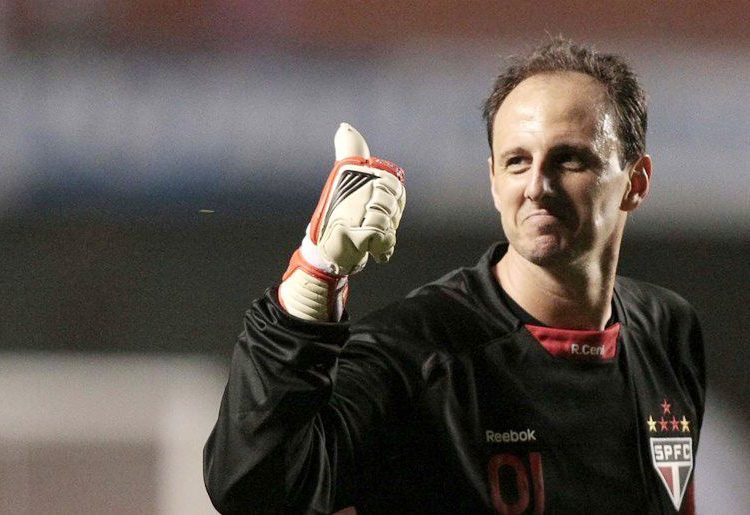 Rogério Ceni falhou e entregou o gol no final do jogo