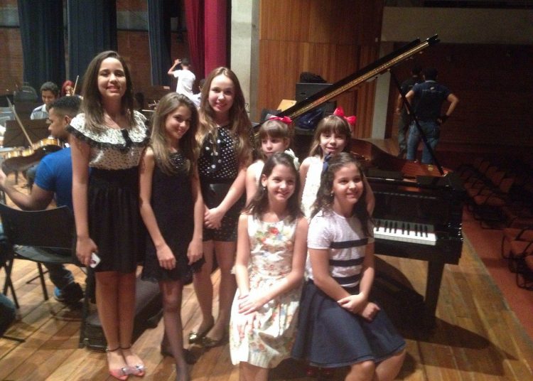 Alunas apresentarão Concerto para Piano e Orquestra junto com a Orquestra de Cordas Infantil Mozart e a Orquestra Sinfônica Jovem Pedro Ludovico Teixeira / Foto: Renata Dos Santos