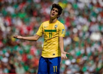 Piazon com a camisa do Brasil
