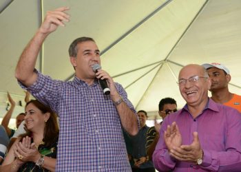 Professor Alcides participa de evento ao lado do vice-governador