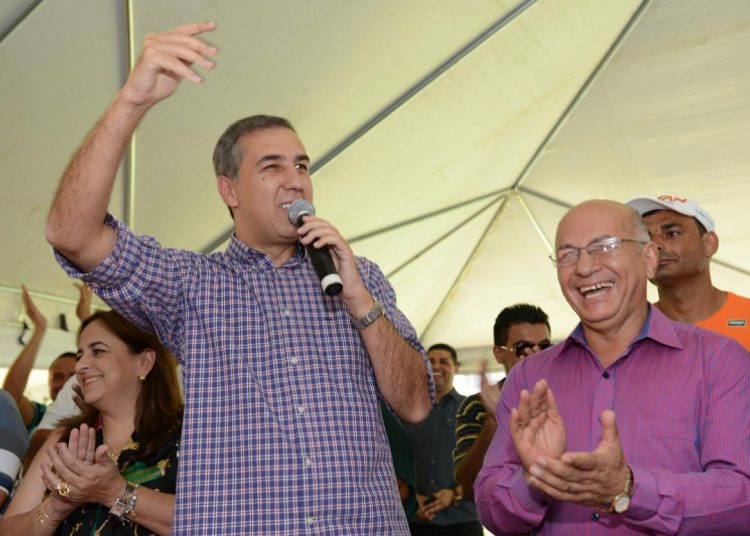Professor Alcides participa de evento ao lado do vice-governador