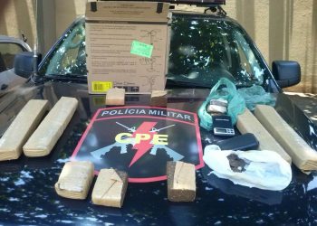 Droga apreendida com o suspeito (Foto: Divulgação PM)