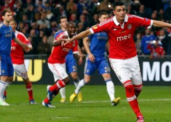 Cardozo quando vestia a camisa do Benfica