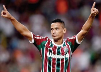 Cícero é titular do Flu