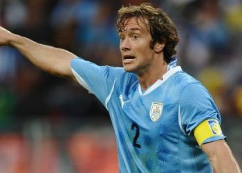 Zagueiro já teria acertado salários com o São Paulo