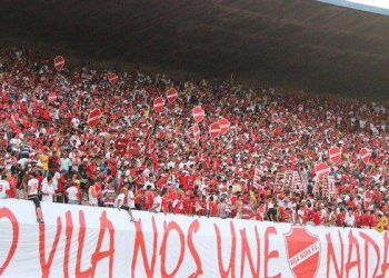 Torcida colorada está em festa com o acesso