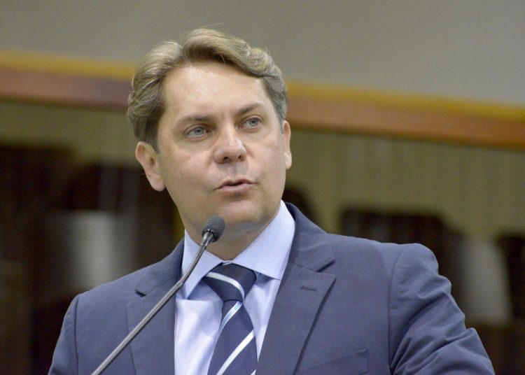 Deputado Bruno Peixoto, autor do projeto