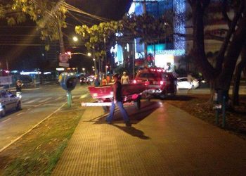 Equipe de mergulho se prepara para resgatar vítima (Foto: Divulgação/WhatsApp)
