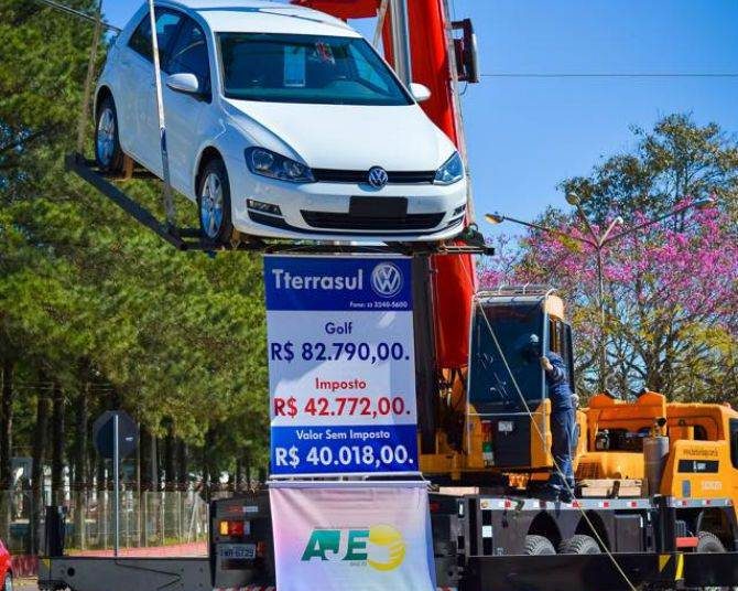 Golf serviu de exemplo dos valores absurdos que são praticados em nossa carga tributária em ação no dia 14/09/15 (Foto: AJE/Divulgação)