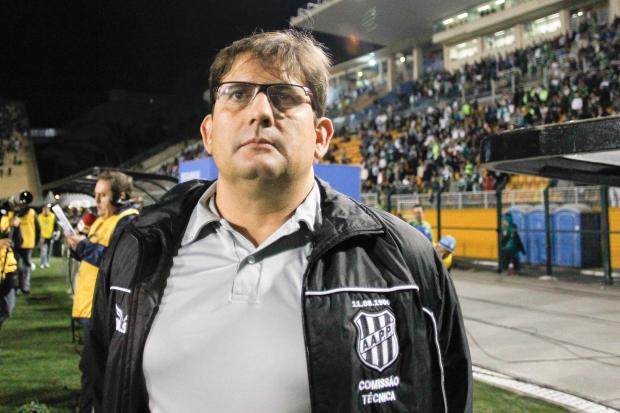 Guto Ferreira quando treinava a Ponte Preta