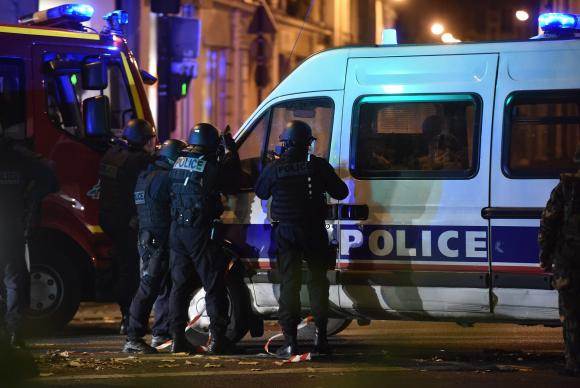 Paris amanheceu com policiais concentrados em todas as ruas, avenidas e praças da cidade Foto: EPA/Agência Lusa