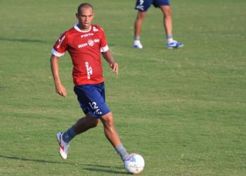 Róbston pode não permanecer no Vila
