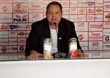 Com metade do time suspenso, Vila ainda pode perder presidente Guto Veronez (Foto: Reprodução)