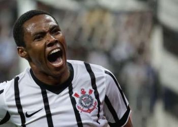 Volante foi um destaques do Timão na temporada