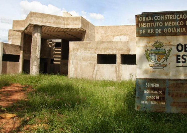 Obra do IML está parada