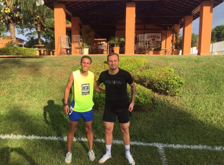 Zé Love treina nas férias