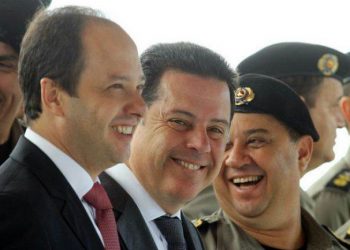 Secretário estadual de Segurança Joaquim Mesquita, governador de Goiás Marconi Perillo e comandante geral da Polícia Militar do Estado coronel Sílvio Benedito (Foto: Reprodução)