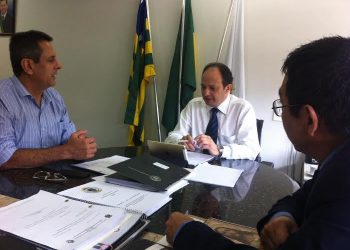 Vereador Denício Trindade (PMDB) e secretário de Segurança Joaquim Mesquita (Foto: Guilherme Coelho)