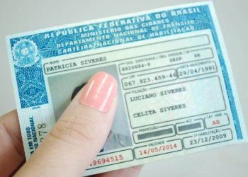 Atualmente, Carteira Nacional de Habilitação precisa estar sempre no bolso do motorista (Foto: Reprodução)