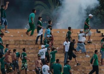 Ações da torcida do Goiás geram punições ao clube (Foto: Reprodução)