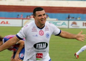 Atacante Nonato é hoje o artilheiro do Goianão com 10 gols / Foto: Goianésia Esporte Clube