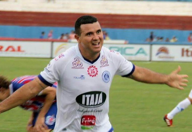 Atacante Nonato é hoje o artilheiro do Goianão com 10 gols / Foto: Goianésia Esporte Clube