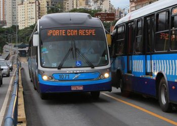 Assaltante morreu depois de fugir do ônibus (Foto: Reprodução)
