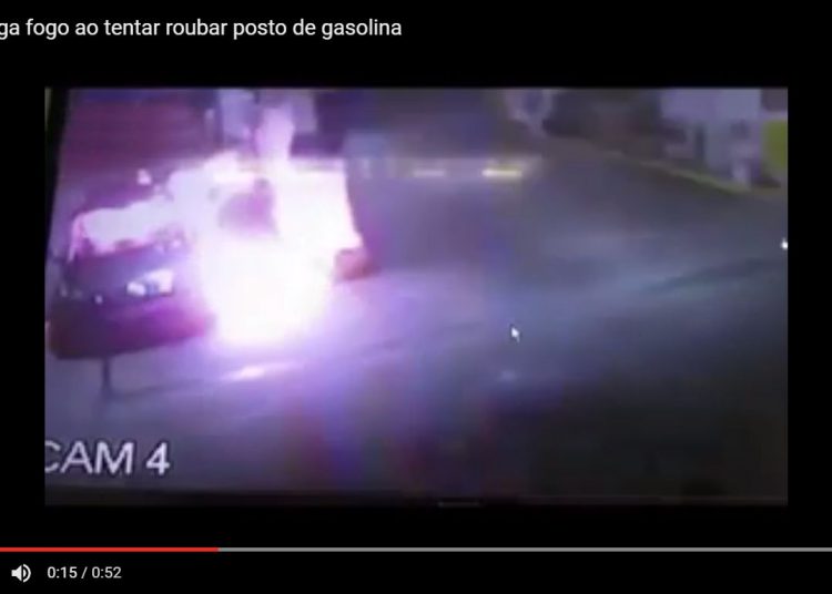 Frentista reage a assalto e põe fogo em criminoso (Foto: Reprodução)