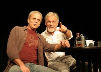 Em Diálogo dos Pênis Roberto Lopes e Marcos Wainberg, vivem uma dupla de amigos de infância em uma conversa descontraída (Foto: Divulgação)