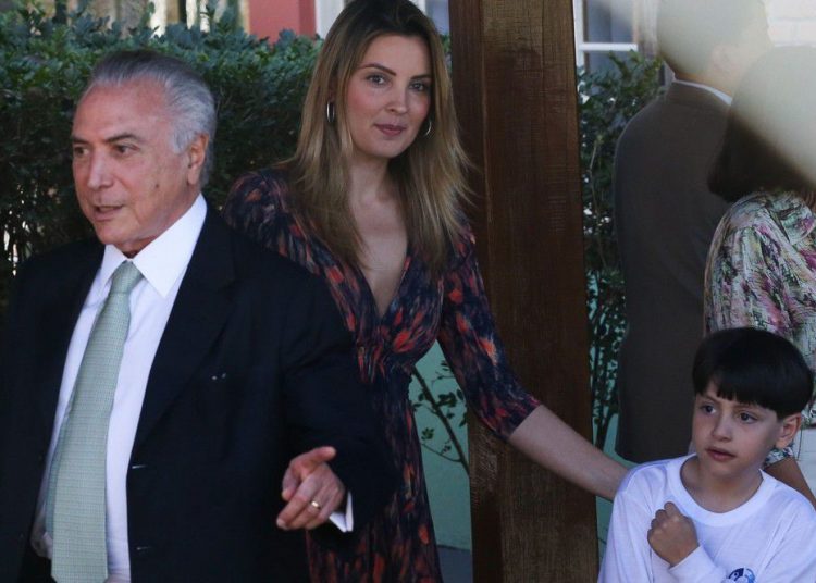 Presidente em exercício, Michel Temer, e sua esposa,Marcela, chegaram por volta das 14h45 na Escola Das Nações | Foto: EBC