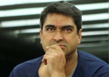 Zeca Camargo arranjou confusão com milhões de fãs do sertanejo no Brasil (Foto: Reprodução)
