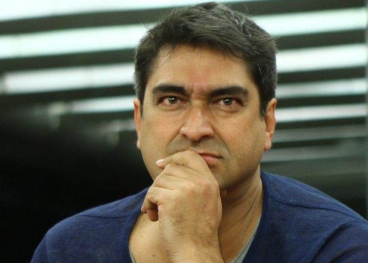 Zeca Camargo arranjou confusão com milhões de fãs do sertanejo no Brasil (Foto: Reprodução)