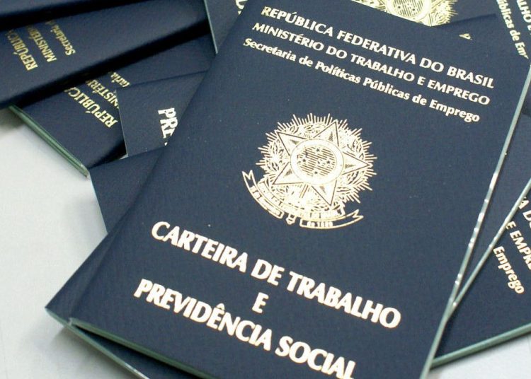 Mais de um milhão de trabalhadores com carteira assinada deixaram de trabalhar no último ano | Foto: Reprodução