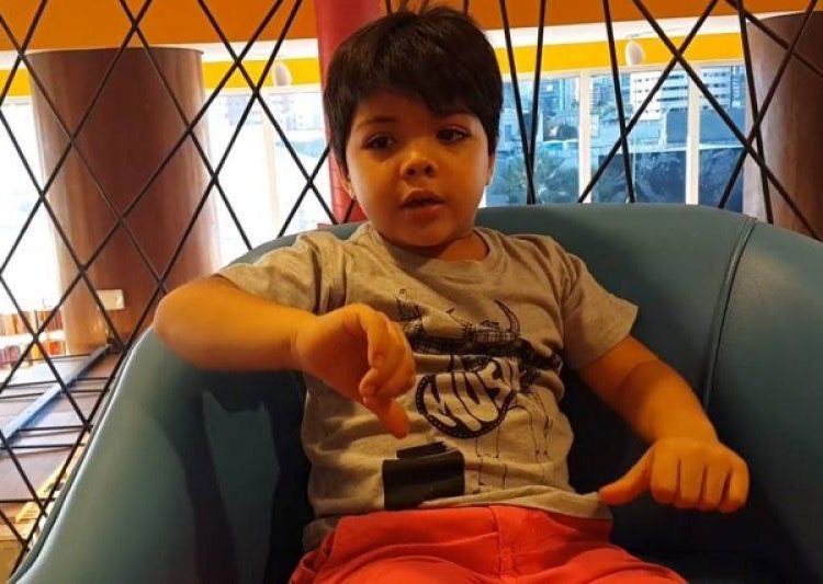 Filho de Wesley Safadao estreia canal com a ajuda da mãe (Foto: Reprodução)