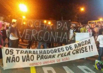 Protesto interrompe passagem da Tocha Olímpica em Angra dos Reis |Foto: reprodução