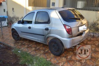 Carro do vereador foi incendiado (Foto: Reprodução/ Jornal Populacional)
