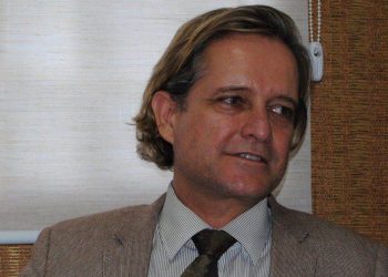 Pré-candidato a vereador Rener Bilac (PV) fala sobre problemas da região (Foto: Marco Faleiro)