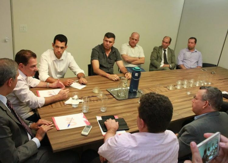 Reunião da chapa de Vanderlan Cardoso e Thiago Albernaz com vice-governador José Eliton e outras autoridades da Segurança Pública (Foto: Reprodução)